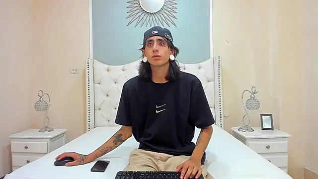 Snapshot of Matthew_Dixonn chatting on December 25, 4:22 am Matthew Dixonn online show from December 25, 4:22 am