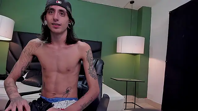 Snapshot of Matthew_Dixonn chatting on January 20, 1:18 am Matthew Dixonn online show from January 20, 1:18 am