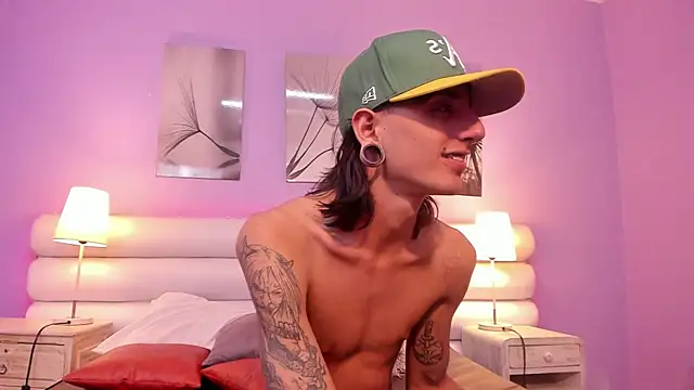 Snapshot of Matthew_Dixonn chatting on January 28, 10:12 pm Matthew Dixonn online show from January 28, 10:12 pm