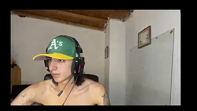 Snapshot of Matthew_Dixonn chatting on February 4, 12:19 am Matthew Dixonn online show from February 4, 12:19 am