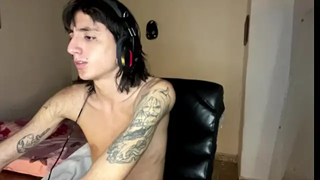 Snapshot of Matthew_Dixonn chatting on February 6, 1:05 am Matthew Dixonn online show from February 6, 1:05 am