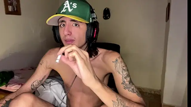 Snapshot of Matthew_Dixonn chatting on February 6, 7:02 am Matthew Dixonn online show from February 6, 7:02 am