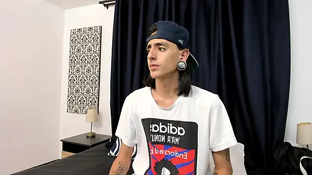 Snapshot of Matthew_Dixonn chatting on March 3, 8:21 pm Matthew Dixonn online show from March 3, 8:21 pm