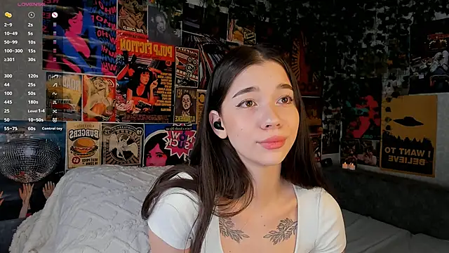 Snapshot of Butterflys1268 chatting on February 15, 10:10 pm Butterflys1268 online show from February 15, 10:10 pm