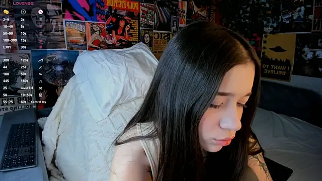 Snapshot of Butterflys1268 chatting on March 19, 8:22 pm Butterflys1268 online show from March 19, 8:22 pm