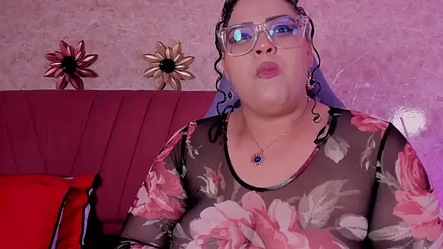 juli 2tyes online show from October 24, 4:20 am