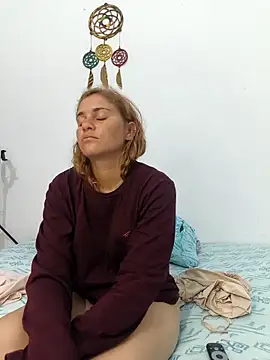 Scarlett-Leh online show from December 19, 3:35 am