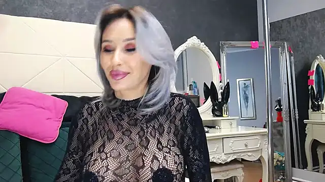 IssaSmith online show from March 2, 11:39 am