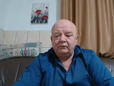 Snapshot of fullballs6 chatting on December 18, 3:37 am fullballs6 online show from December 18, 3:37 am