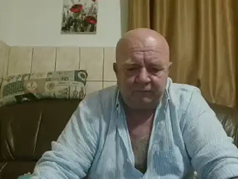 Snapshot of fullballs6 chatting on January 15, 3:11 am fullballs6 online show from January 15, 3:11 am