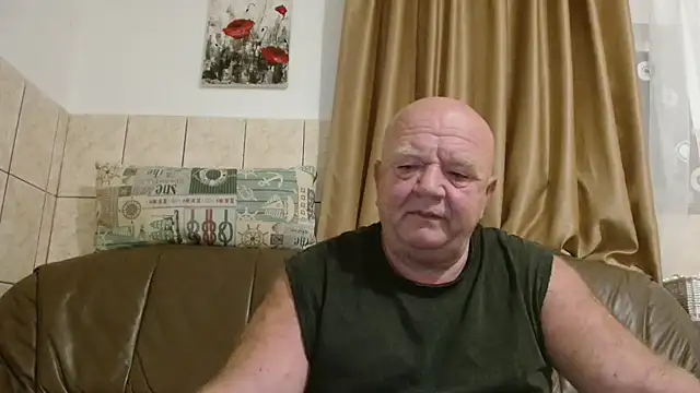 Snapshot of fullballs6 chatting on September 30, 1:54 am fullballs6 online show from September 30, 1:54 am