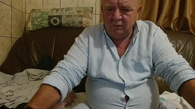 Snapshot of fullballs6 chatting on October 14, 2:23 am fullballs6 online show from October 14, 2:23 am