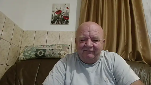 Snapshot of fullballs6 chatting on October 15, 2:44 am fullballs6 online show from October 15, 2:44 am