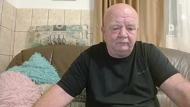 Snapshot of fullballs6 chatting on October 24, 2:30 am fullballs6 online show from October 24, 2:30 am