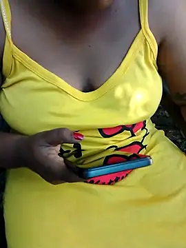 Snapshot of princesslesbi chatting on February 2, 10:24 am princesslesbi online show from February 2, 10:24 am