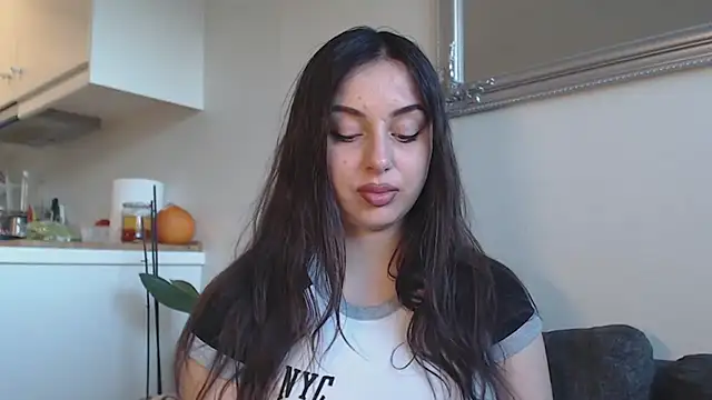 courtneyPerfect online show from December 9, 10:54 am