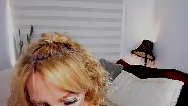 Snapshot of Sammykatt chatting on February 25, 7:12 pm Sammykatt online show from February 25, 7:12 pm