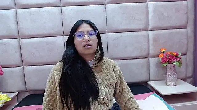 Snapshot of Miaa_Smiith_ chatting on January 20, 2:22 am Miaa Smiith online show from January 20, 2:22 am