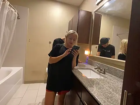 girlfriendmissy online show from December 28, 8:25 pm