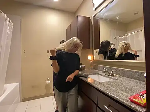 girlfriendmissy online show from February 20, 9:09 pm