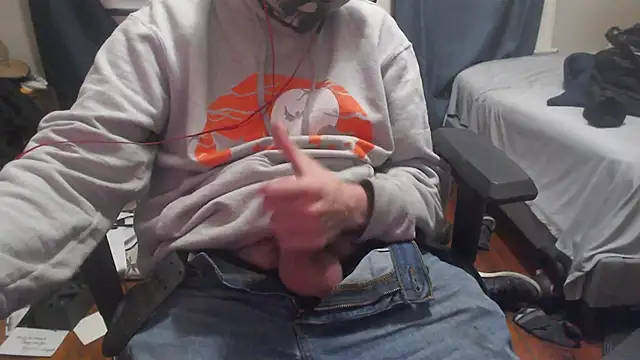 Snapshot of chicostick413 chatting on December 21, 3:36 am chicostick413 online show from December 21, 3:36 am