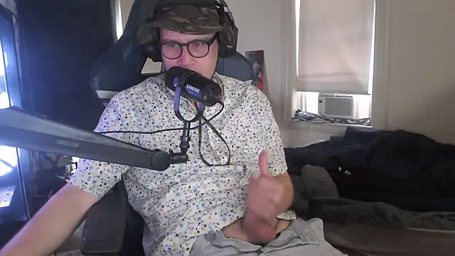 Snapshot of chicostick413 chatting on September 8, 4:39 pm chicostick413 online show from September 8, 4:39 pm