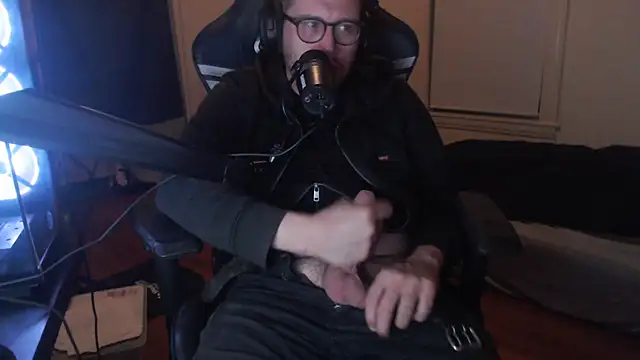 Snapshot of chicostick413 chatting on September 23, 4:15 am chicostick413 online show from September 23, 4:15 am