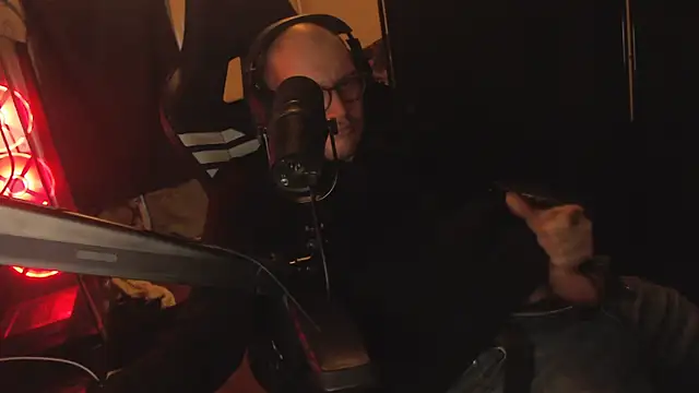 Snapshot of chicostick413 chatting on November 29, 8:01 pm chicostick413 online show from November 29, 8:01 pm