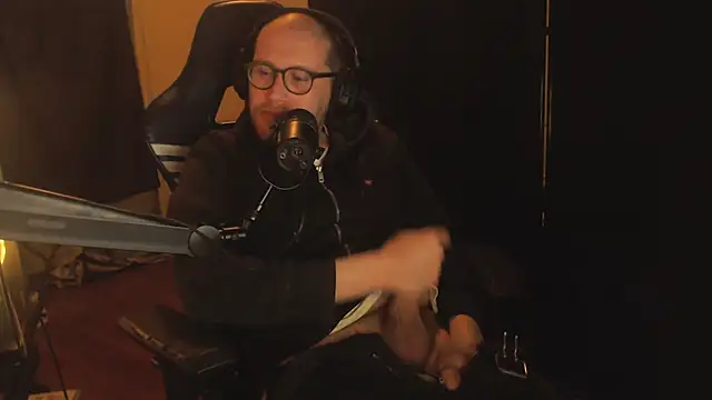 Snapshot of chicostick413 chatting on December 3, 10:08 pm chicostick413 online show from December 3, 10:08 pm