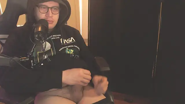 Snapshot of chicostick413 chatting on January 9, 2:42 pm chicostick413 online show from January 9, 2:42 pm