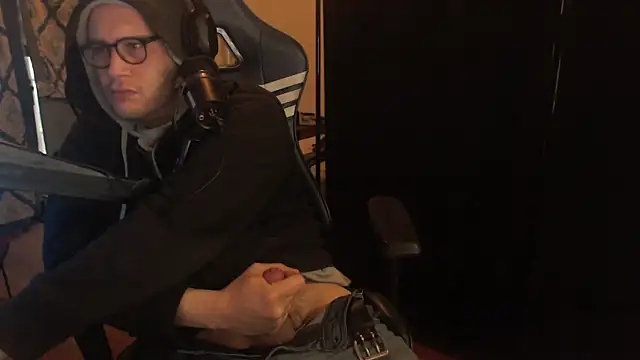 chicostick413 online show from April 1, 11:44 am