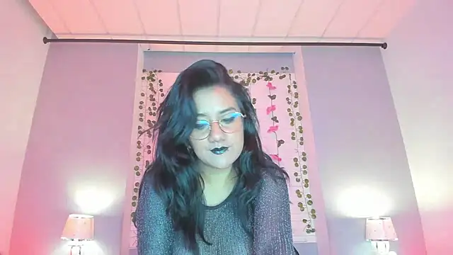 KylieMaxwell online show from March 14, 11:45 am