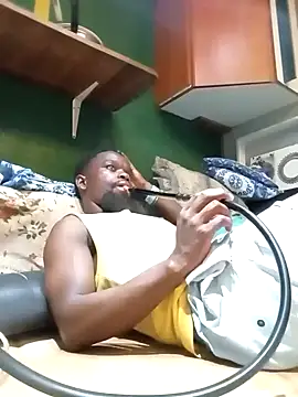 Snapshot of Chocolate_factory_man chatting on December 11, 8:18 pm Chocolate factory man online show from December 11, 8:18 pm