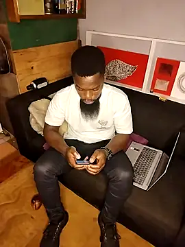 Snapshot of Chocolate_factory_man chatting on March 17, 9:34 pm Chocolate factory man online show from March 17, 9:34 pm