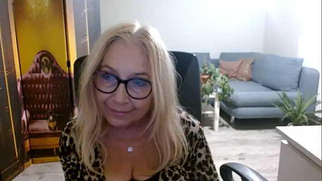 sofia xkiss online show from October 27, 2:43 pm