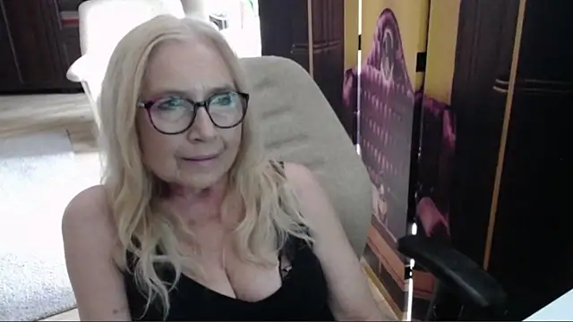Snapshot of sofia_xkiss chatting on July 3, 1:50 pm sofia xkiss online show from July 3, 1:50 pm