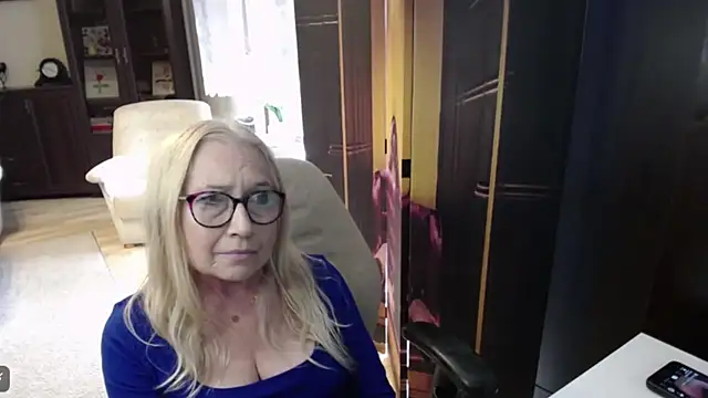 Snapshot of sofia_xkiss chatting on July 6, 1:52 pm sofia xkiss online show from July 6, 1:52 pm