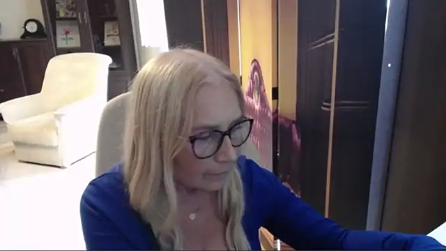 Snapshot of sofia_xkiss chatting on July 12, 1:35 pm sofia xkiss online show from July 12, 1:35 pm