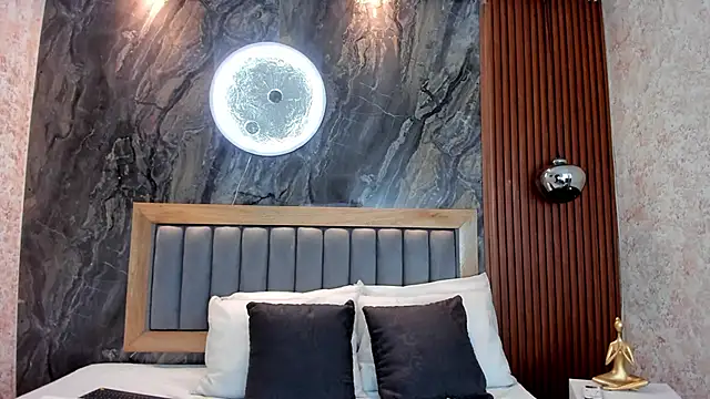 BellaPeers  online show from October 2, 12:01 pm