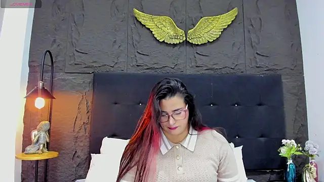 Snapshot of BellaPeers_ chatting on April 1, 11:55 am BellaPeers online show from April 1, 11:55 am