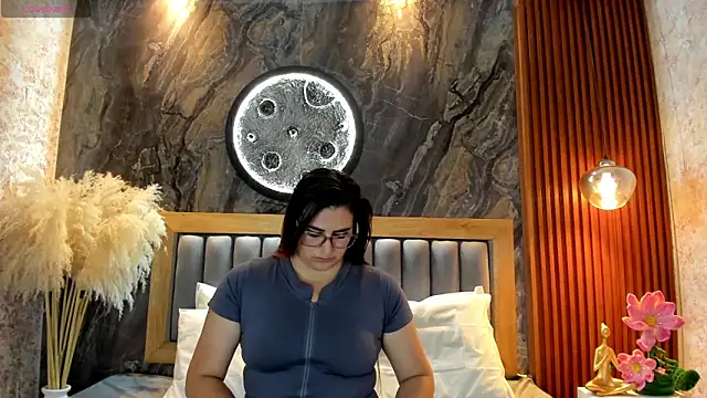 Snapshot of BellaPeers_ chatting on April 24, 11:34 am BellaPeers online show from April 24, 11:34 am