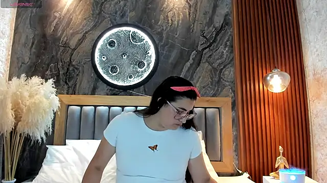 Snapshot of BellaPeers_ chatting on May 13, 10:56 am BellaPeers online show from May 13, 10:56 am