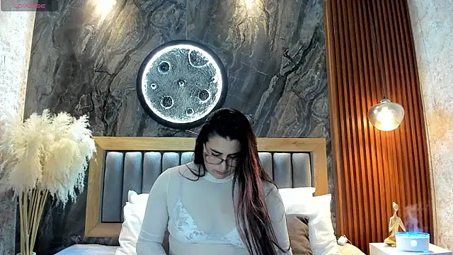 Snapshot of BellaPeers_ chatting on May 23, 11:47 am BellaPeers online show from May 23, 11:47 am