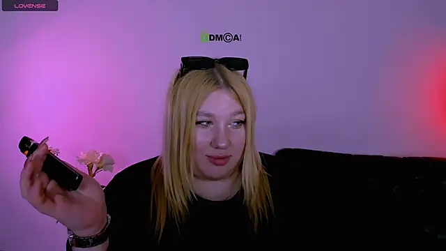 juli kisss online show from June 10, 10:25 am