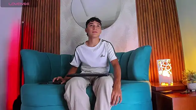 Snapshot of Austin_Cardieff chatting on January 29, 11:35 pm Austin Cardieff online show from January 29, 11:35 pm