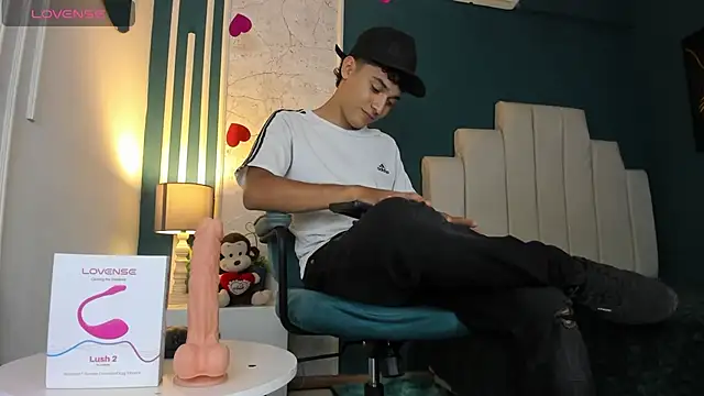 Snapshot of Austin_Cardieff chatting on February 17, 7:53 pm Austin Cardieff online show from February 17, 7:53 pm