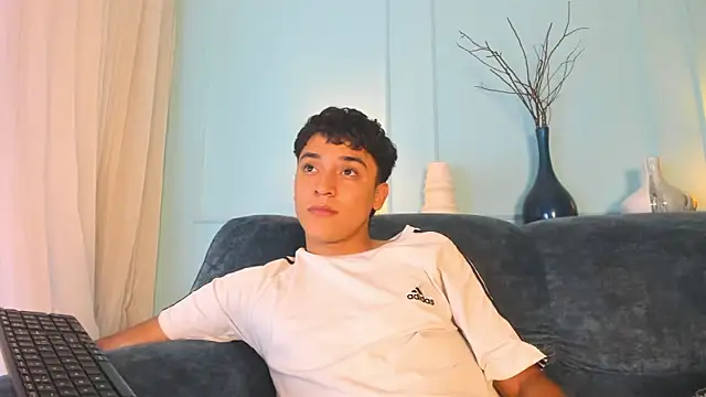 Snapshot of Austin_Cardieff chatting on February 23, 9:00 am Austin Cardieff online show from February 23, 9:00 am