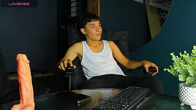 Snapshot of Austin_Cardieff chatting on February 24, 3:44 am Austin Cardieff online show from February 24, 3:44 am