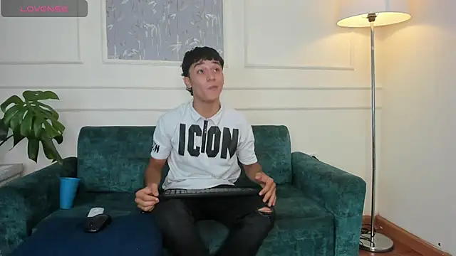 Snapshot of Austin_Cardieff chatting on March 1, 3:21 am Austin Cardieff online show from March 1, 3:21 am