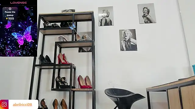 Snapshot of abril_ricci chatting on December 31, 3:45 am abril ricci online show from December 31, 3:45 am